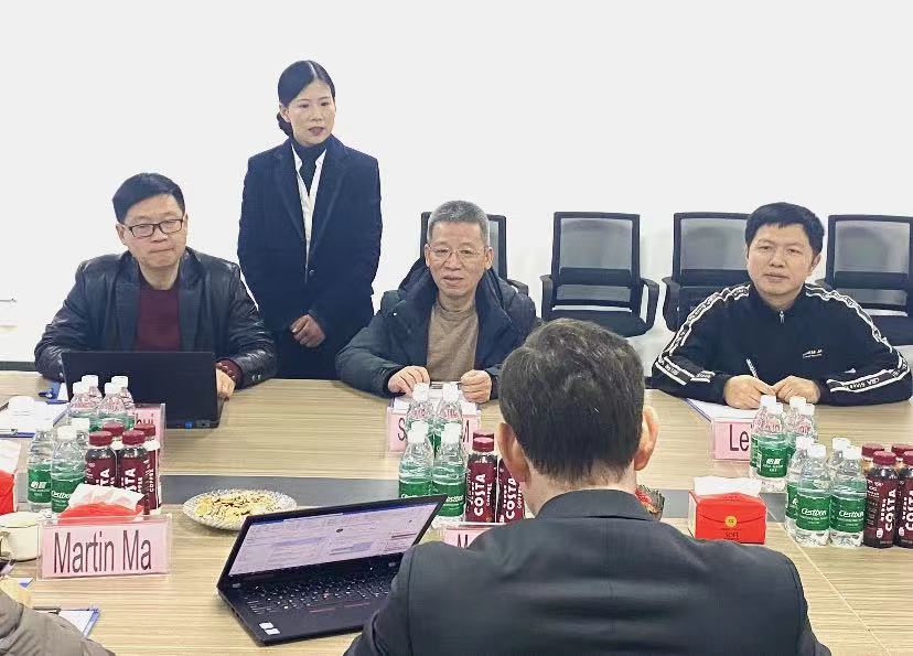 安徽smt贴片厂_热烈欢迎客户来厂参观:精诚立世,和合共赢(图2) 公司领导.jpg