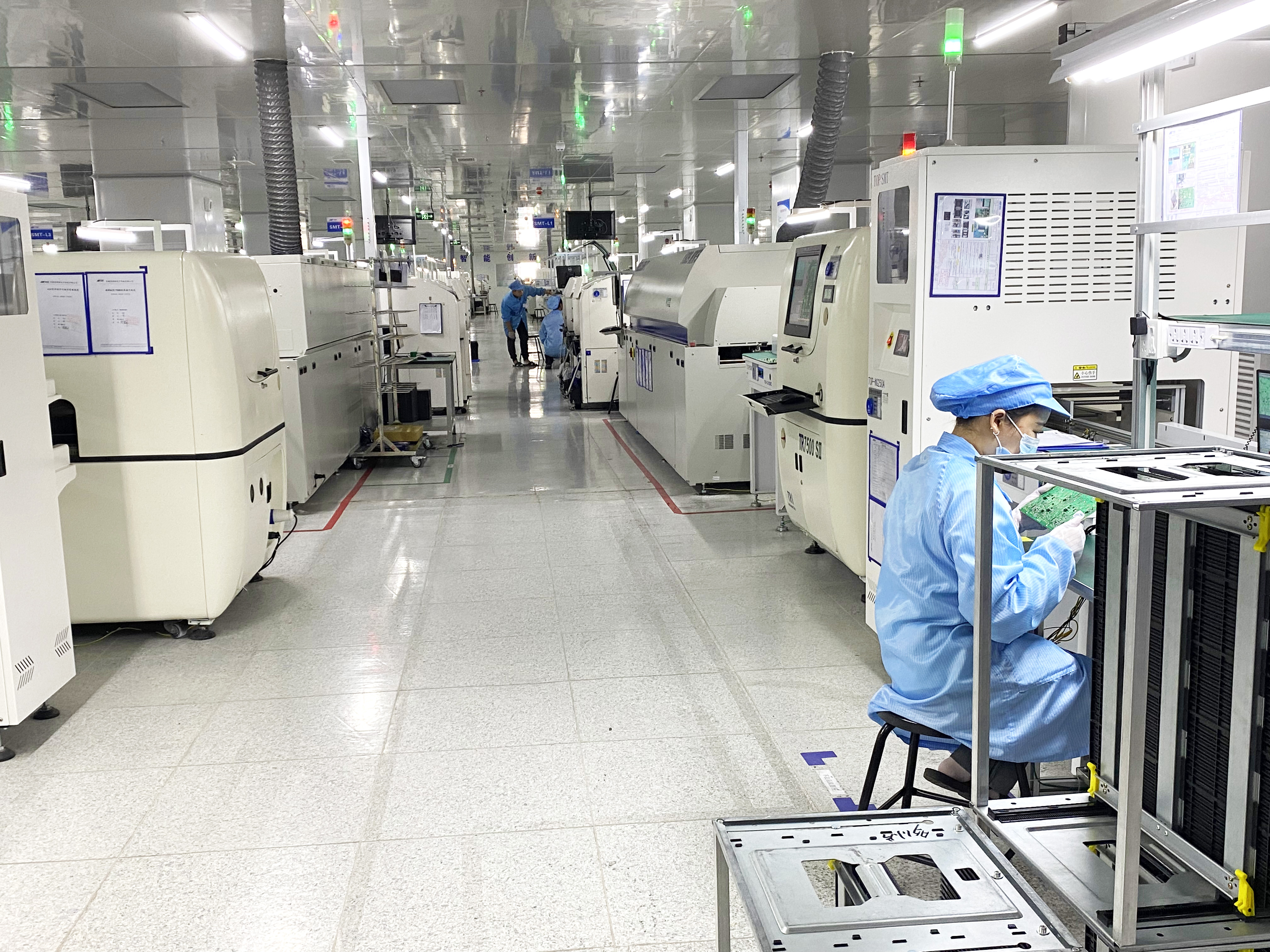 smt贴片加工_SMT贴片加工过程中的静电防护有哪些(图1) 生产车间.jpg