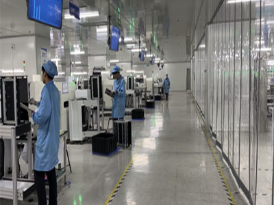 为什么PCBA加工中人工目检不可被取代?(图1) smt生产车间.jpg