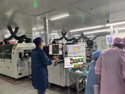 PCBA加工时为什么会出现连焊现象?原因有这些(图1) 波峰焊接检查.jpg