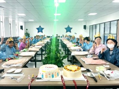 十大正规买球7月员工生日会圆满举行(图1) 员工生日会现场_买球平台.jpg