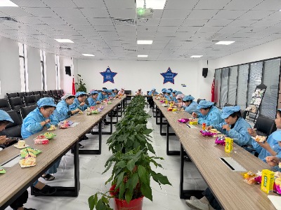 温情暖春,共庆成长丨3月员工生日会活动现场(图1) 员工生日会现场.jpg