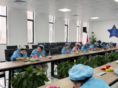 温情暖春,共庆成长丨3月员工生日会活动现场(图2) 3月员工生日会.jpg