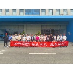 团结一心，永攀最高峰丨十大正规买球组织登泰山活动